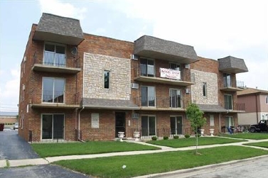 10645 Parkside Ave in Chicago Ridge, IL - Building Photo