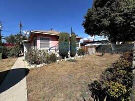 5009 W 101st St in Inglewood, CA - Building Photo