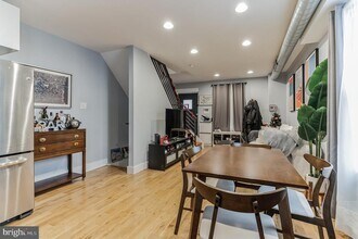 2528 Ingersoll St in Philadelphia, PA - Building Photo - Building Photo