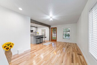 1016 E Lakeside Ave in Coeur d'Alene, ID - Building Photo - Building Photo