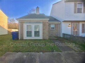 715 Wolftrap Ln in Virginia Beach, VA - Building Photo