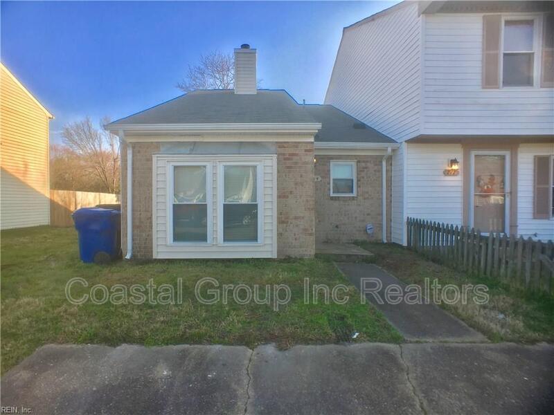 715 Wolftrap Ln in Virginia Beach, VA - Building Photo