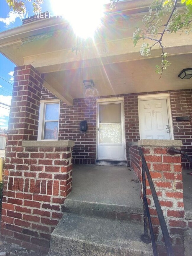 29 W Neff Ave in Columbus, OH - Foto de edificio - Building Photo