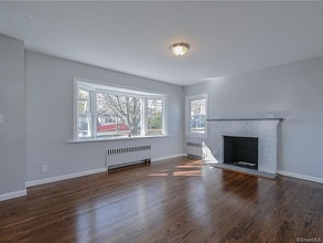 19 Leonard Pl in Trumbull, CT - Foto de edificio - Building Photo