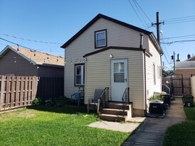 5413 N Mobile Ave in Chicago, IL - Building Photo