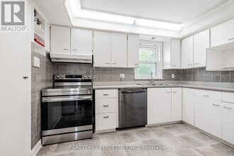 11 Greenbriar Rd in Toronto, ON - Building Photo - Building Photo