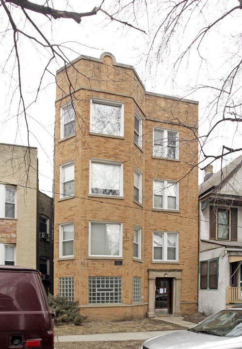 1544 W Highland Ave in Chicago, IL - Foto de edificio