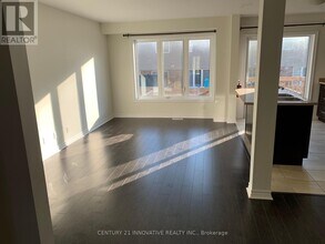 2462 Steeplechase St in Oshawa, ON - Building Photo - Building Photo