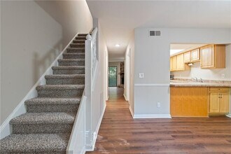 580 Northridge Crossing Dr in Atlanta, GA - Foto de edificio - Building Photo