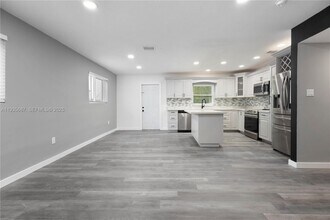 26 NW 34th Terrace in Miami, FL - Building Photo - Building Photo