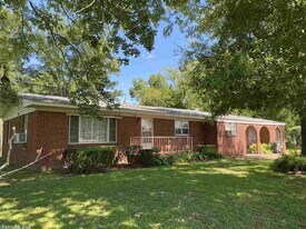 1302 N Maple St in Searcy, AR - Building Photo