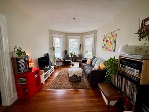 100 Conwell Ave, Unit 2 in Somerville, MA - Foto de edificio - Building Photo