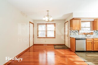 873 E Cragmont Dr in Indianapolis, IN - Foto de edificio - Building Photo