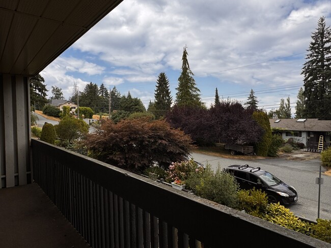 130 Sunningdale Rd E in Qualicum Beach, BC - Building Photo - Building Photo