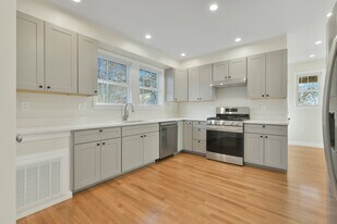 48 Manthorne Rd, Unit 2 in Boston, MA - Building Photo