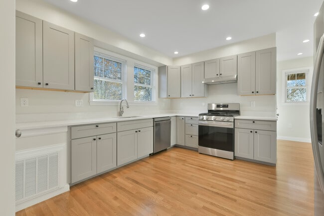 48 Manthorne Rd, Unit 2