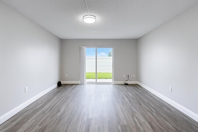 704 SW 81st Ave in North Lauderdale, FL - Building Photo - Building Photo