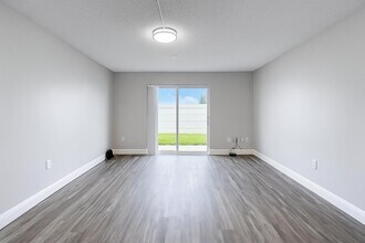 712 SW 81st Ave in North Lauderdale, FL - Building Photo - Building Photo