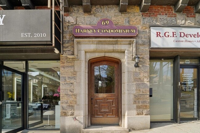69 Harney Rd in Scarsdale, NY - Building Photo - Building Photo