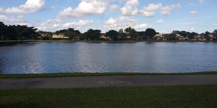 5327 Tennis Ln in Delray Beach, FL - Building Photo - Building Photo