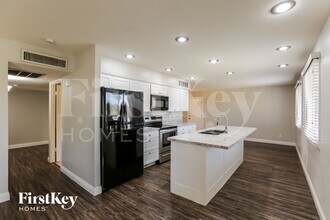 2122 W Shaw Butte Dr in Phoenix, AZ - Building Photo - Building Photo