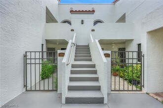 631 Beachwalk Cir in Naples, FL - Building Photo - Building Photo