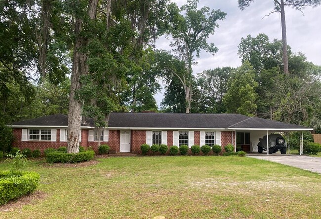 property at 140 Tuxedo Dr