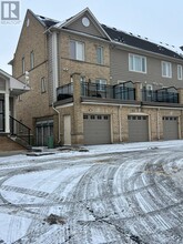 60-60 Fairwood Cir in Brampton, ON - Building Photo - Building Photo