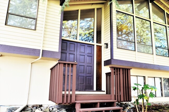 15115 SE 48th Dr in Bellevue, WA - Building Photo - Building Photo
