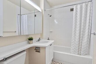 88 Greenwich St in New York, NY - Building Photo - Building Photo