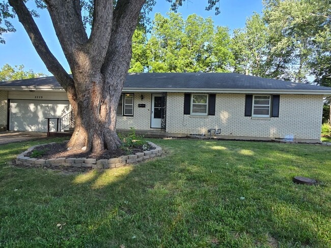 property at 2229 S Leslie Ave