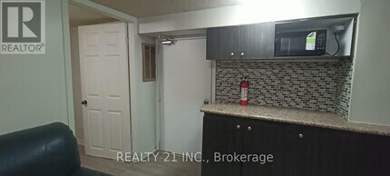 571 Danforth Rd in Toronto, ON - Building Photo - Building Photo