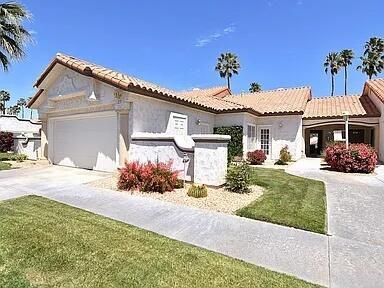 210 Desert Falls Dr E in Palm Desert, CA - Building Photo - Building Photo