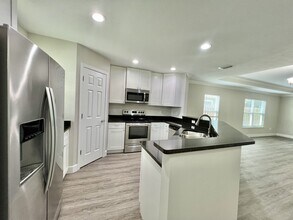 1030 SW 251st Way in Newberry, FL - Building Photo - Building Photo