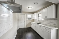 2616 Oakcliff St photo'