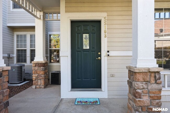 8300 Fairmount Dr in Denver, CO - Building Photo - Building Photo