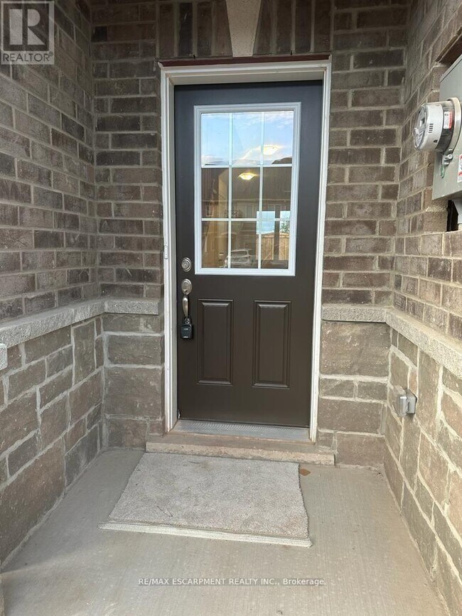 105 Pinot Cres in Hamilton, ON - Building Photo - Building Photo