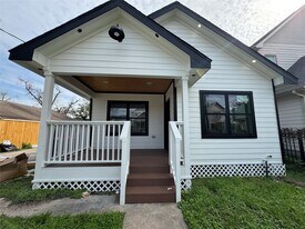 923 Adele St in Houston, TX - Building Photo