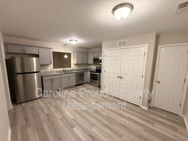 337 S Pointe Dr in Winterville, NC - Building Photo - Building Photo