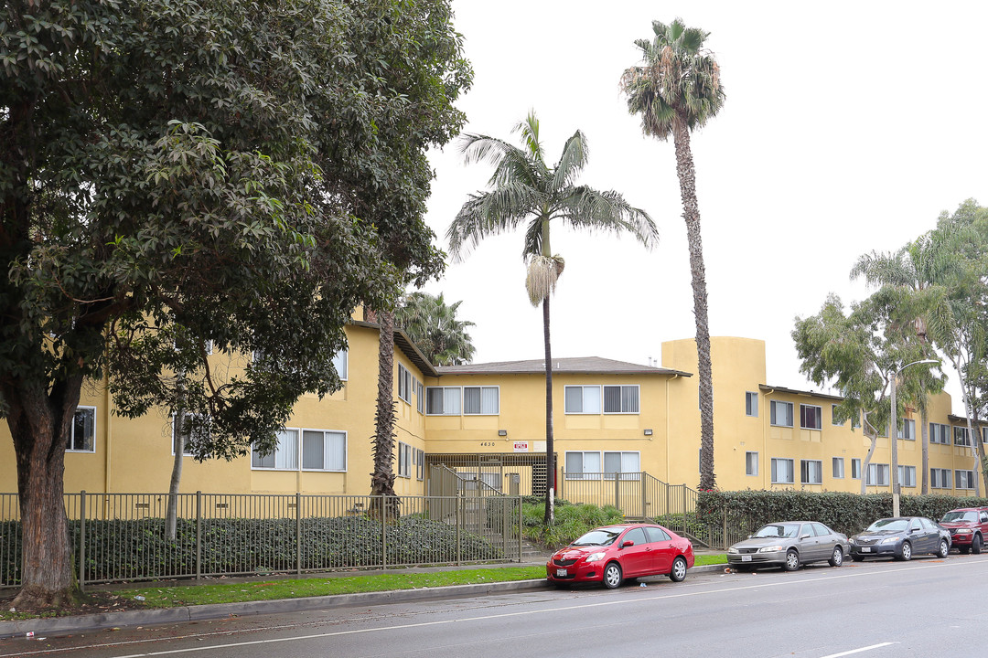 Park Lane Apartments in Los Angeles, CA - Building Photo