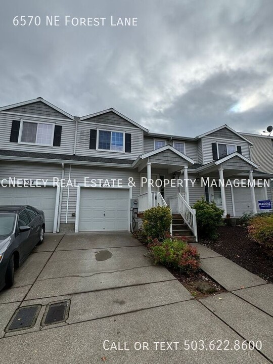 6570 NE Forest Ln in Hillsboro, OR - Foto de edificio