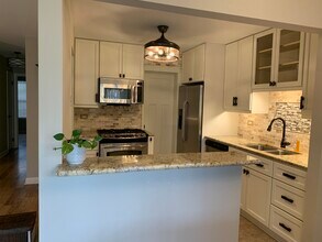218 Hawthorne Ct in Schaumburg, IL - Building Photo - Building Photo