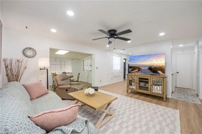 2261 11th St N in Naples, FL - Building Photo - Building Photo