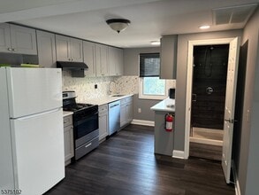 1962 Washington Valley Rd in Bridgewater, NJ - Building Photo - Building Photo