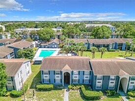 2549 N Alafaya Trail in Orlando, FL - Building Photo