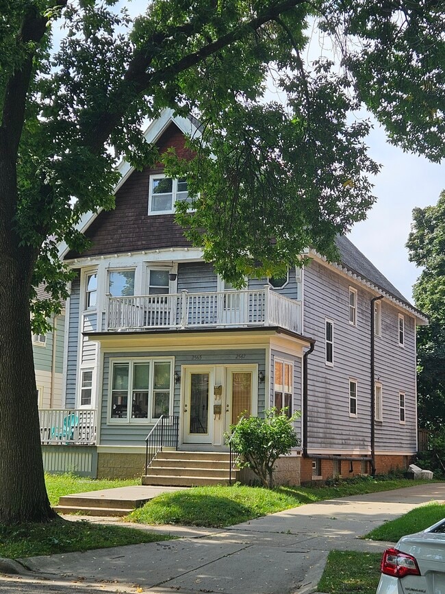 2567 N Frederick Ave, Unit 2567
