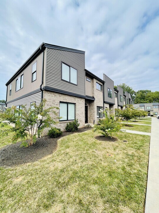 1 S Timberlake Dr in Lynchburg, VA - Building Photo