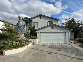 725 Pidgeon St in San Diego, CA - Building Photo