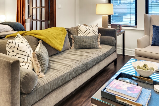 70 E Walton St in Chicago, IL - Building Photo - Building Photo