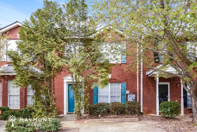property at 5871 Strathmoor Manor Cir
